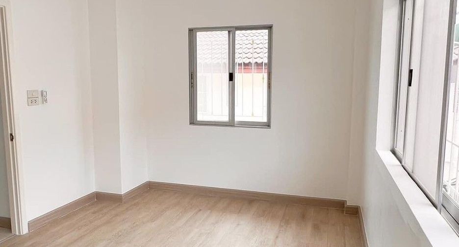 For sale 3 bedrooms townhouse in Bang Khun Thian, Bangkok