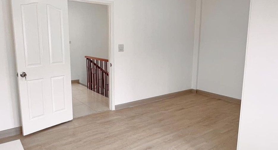 For sale 3 bedrooms townhouse in Bang Khun Thian, Bangkok