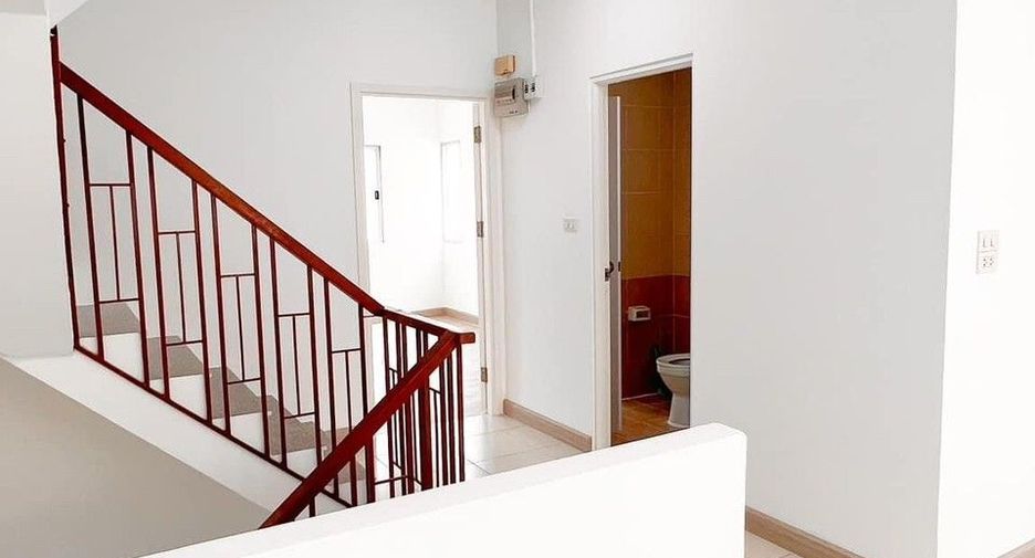 For sale 3 bedrooms townhouse in Bang Khun Thian, Bangkok