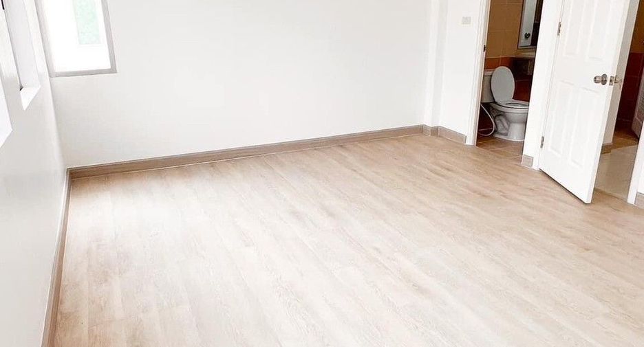 For sale 3 bedrooms townhouse in Bang Khun Thian, Bangkok
