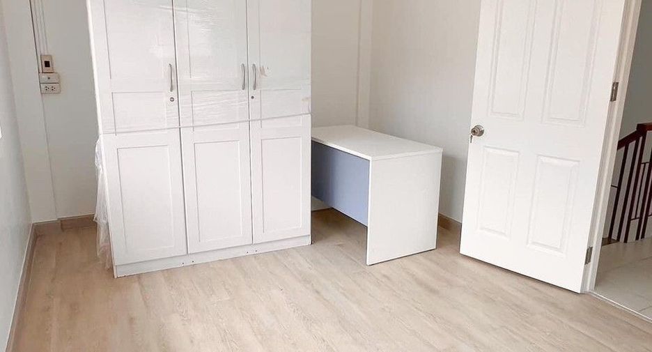 For sale 3 bedrooms townhouse in Bang Khun Thian, Bangkok