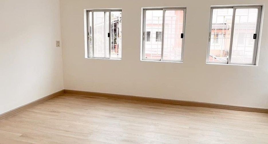 For sale 3 bedrooms townhouse in Bang Khun Thian, Bangkok