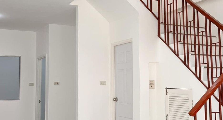 For sale 3 bedrooms townhouse in Bang Khun Thian, Bangkok