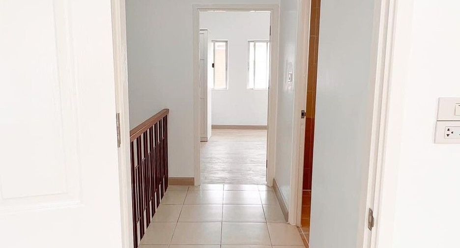 For sale 3 bedrooms townhouse in Bang Khun Thian, Bangkok