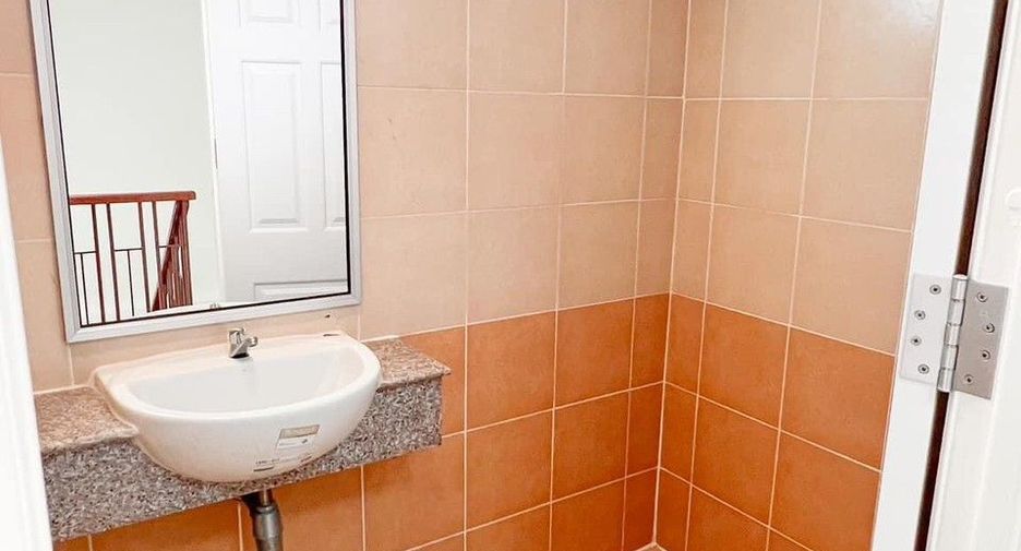 For sale 3 bedrooms townhouse in Bang Khun Thian, Bangkok