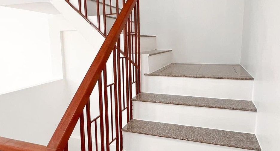 For sale 3 bedrooms townhouse in Bang Khun Thian, Bangkok