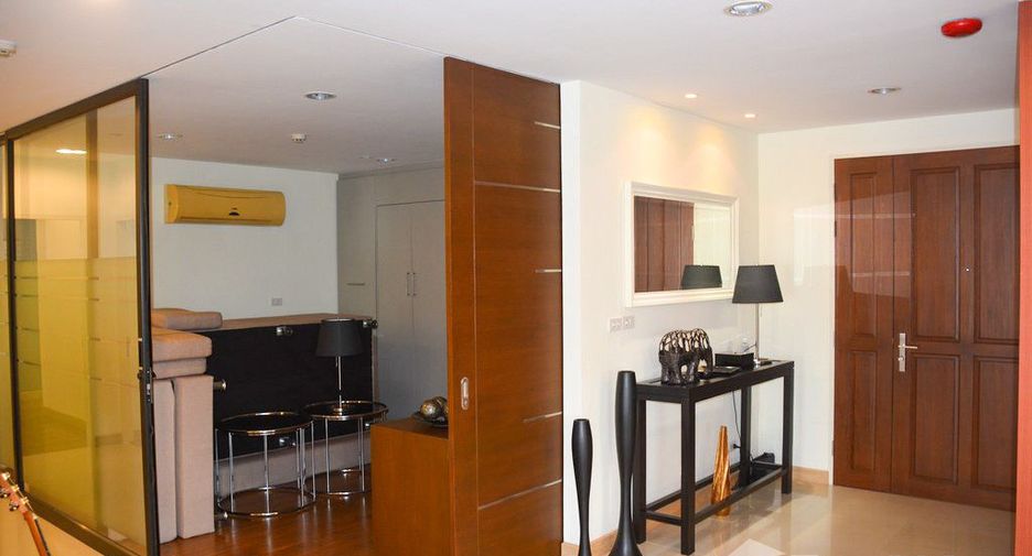 For sale 3 bedrooms condo in Watthana, Bangkok