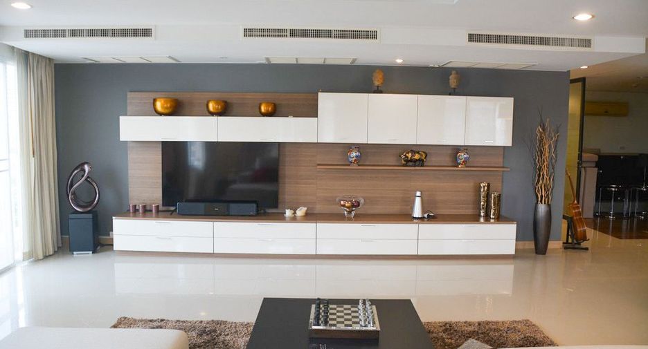 For sale 3 bedrooms condo in Watthana, Bangkok