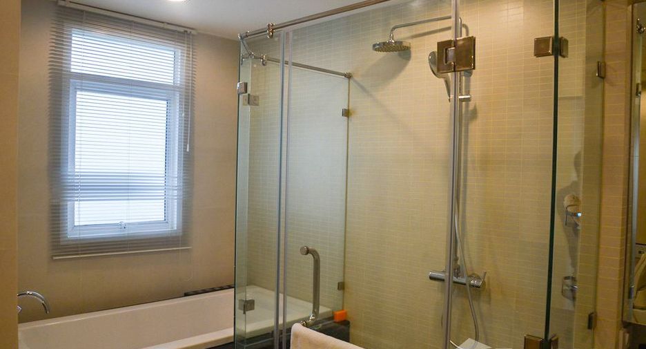 For sale 3 bedrooms condo in Watthana, Bangkok