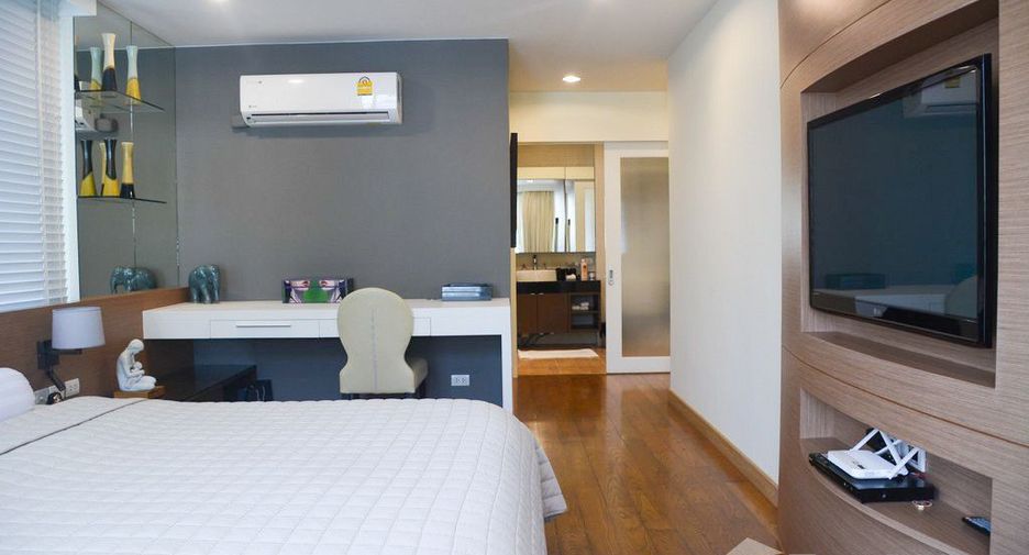 For sale 3 bedrooms condo in Watthana, Bangkok