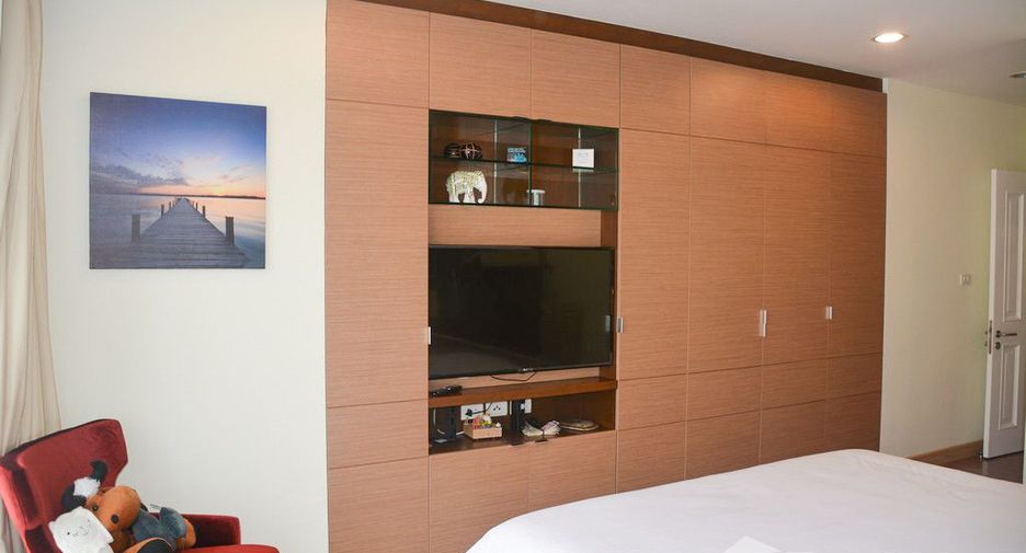 For sale 3 bedrooms condo in Watthana, Bangkok