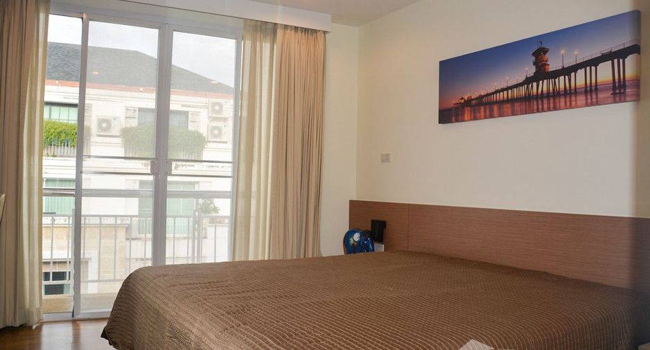 For sale 3 bedrooms condo in Watthana, Bangkok