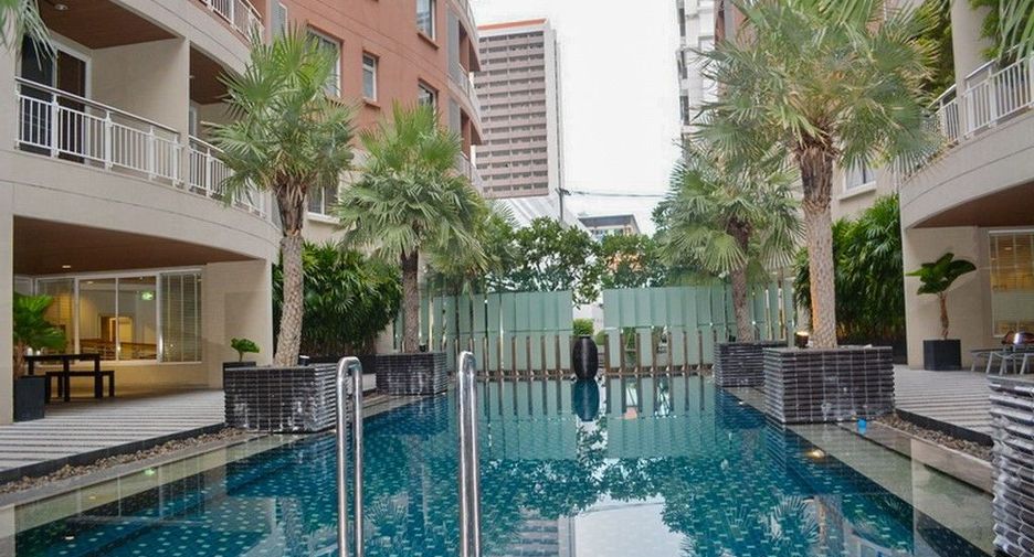 For sale 3 bedrooms condo in Watthana, Bangkok