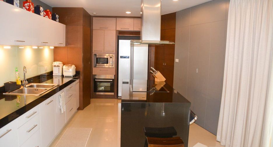 For sale 3 bedrooms condo in Watthana, Bangkok