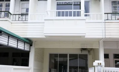 For sale 3 bedrooms townhouse in Bang Kapi, Bangkok