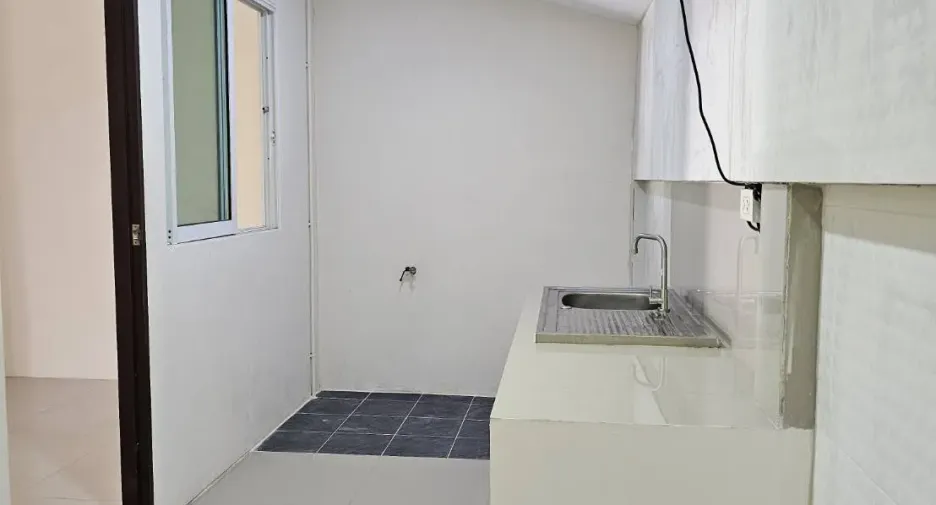 À vendre et à louer 2 chambres maison de ville à Bang Lamung, Chonburi