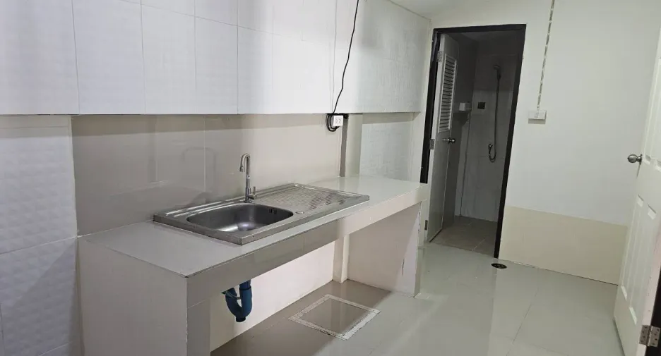 À vendre et à louer 2 chambres maison de ville à Bang Lamung, Chonburi
