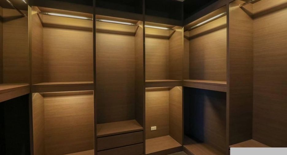 Condo en venta de 4 habitaciones en Pathum Wan, Bangkok