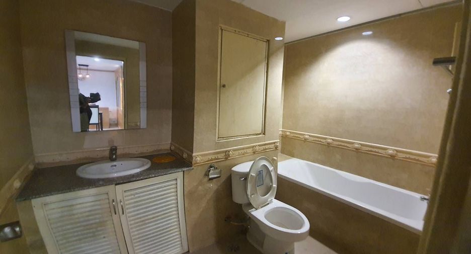 For sale 2 ベッドルーム condo in Watthana, Bangkok