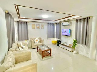 Villa en alquiler de 4 habitaciones en Bang Lamung, Chonburi