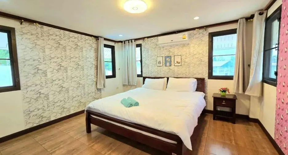 For rent 4 bedrooms villa in Bang Lamung, Chonburi