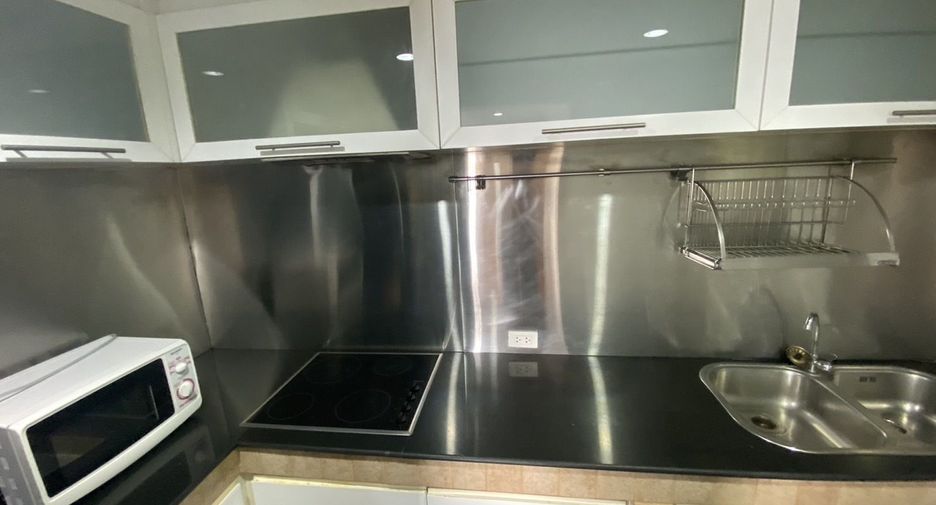 For sale and for rent 2 bedrooms condo in Phra Khanong, Bangkok