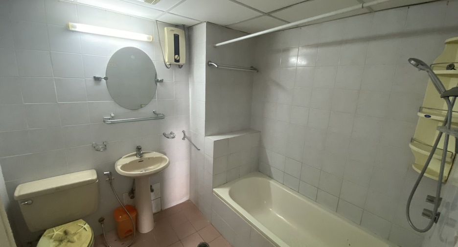 For sale and for rent 2 bedrooms condo in Phra Khanong, Bangkok