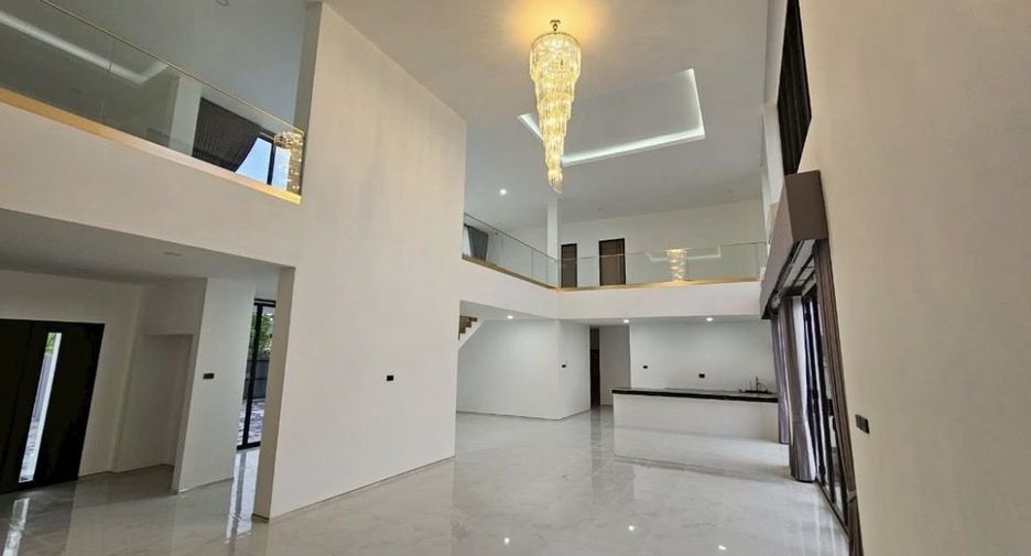 For sale 5 bedrooms villa in Doi Saket, Chiang Mai
