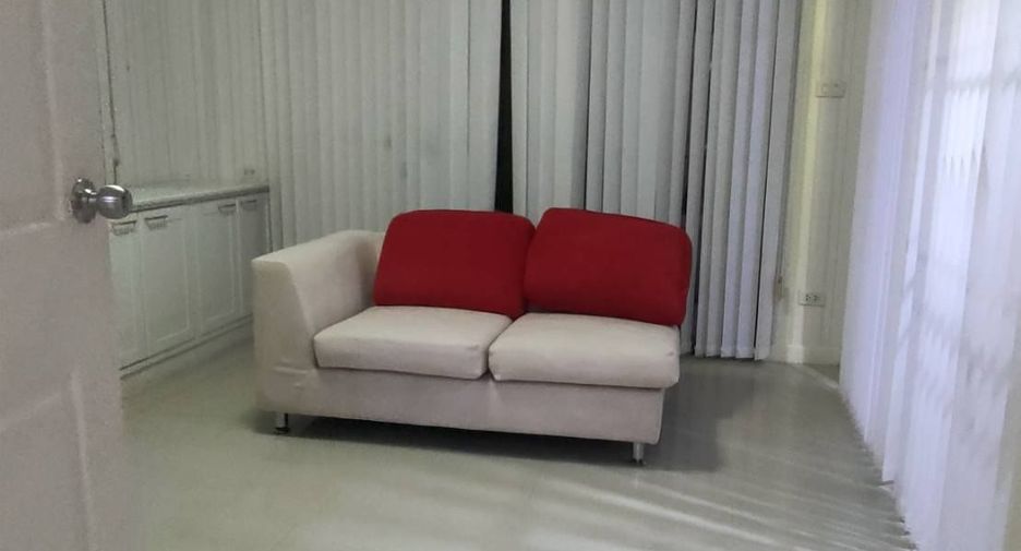 For rent 4 ベッドルーム house in Saraphi, Chiang Mai