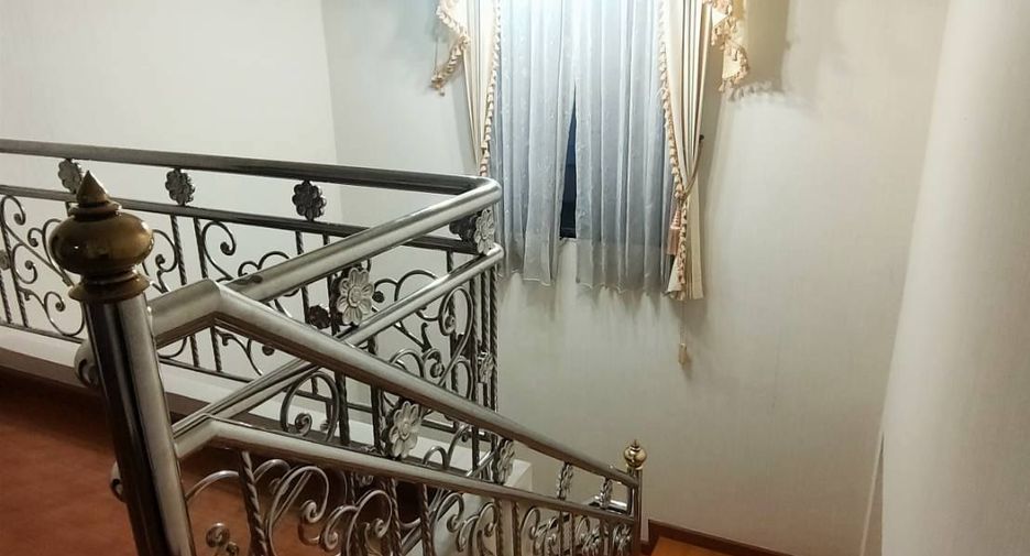 For rent 4 ベッドルーム house in Saraphi, Chiang Mai