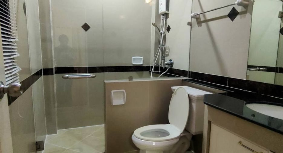For rent 4 ベッドルーム house in Saraphi, Chiang Mai