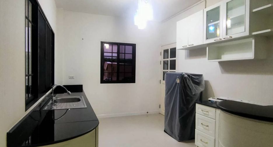 For rent 4 ベッドルーム house in Saraphi, Chiang Mai
