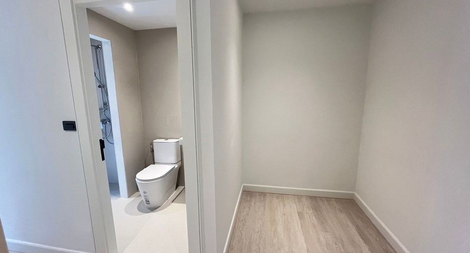 For sale and for rent 2 bedrooms townhouse in Watthana, Bangkok