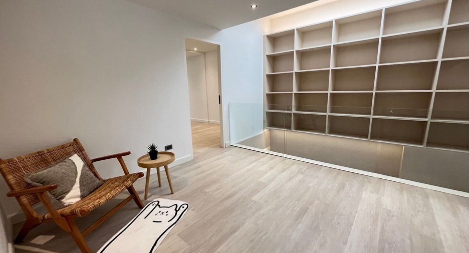 For sale and for rent 2 bedrooms townhouse in Watthana, Bangkok