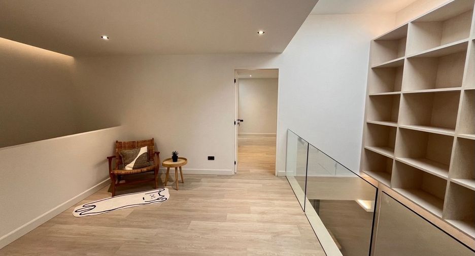 For sale and for rent 2 bedrooms townhouse in Watthana, Bangkok