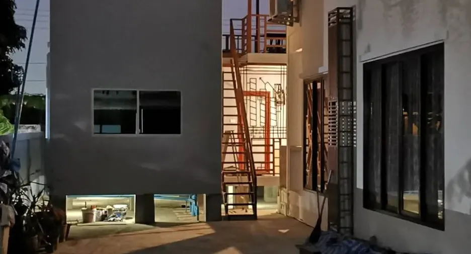 For sale 7 bedrooms house in Prawet, Bangkok