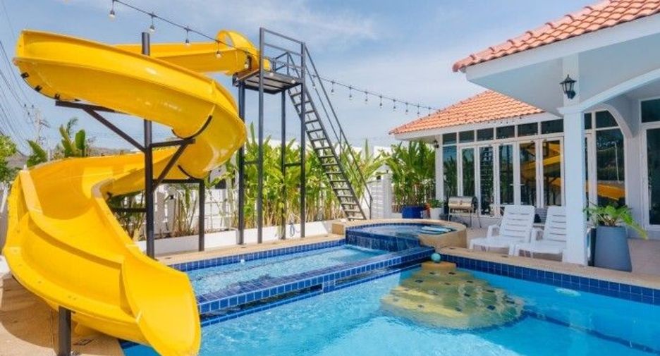 For rent 4 bedrooms villa in Hua Hin, Prachuap Khiri Khan