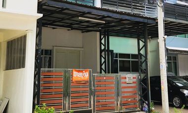 À vendre 4 chambres maison de ville à Bang Bon, Bangkok