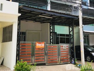À vendre 4 chambres maison de ville à Bang Bon, Bangkok
