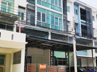 À vendre 4 chambres maison de ville à Bang Bon, Bangkok