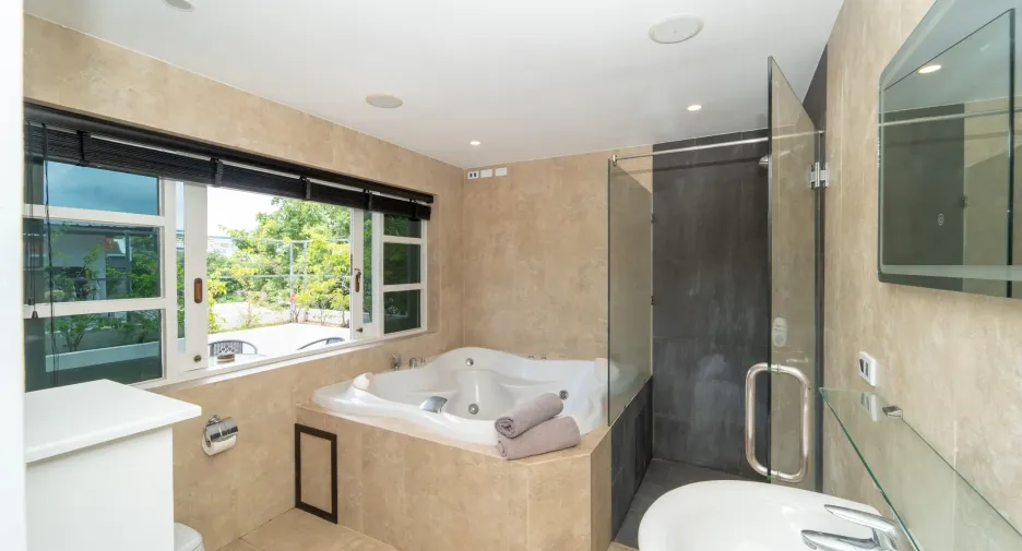 For sale 4 bedrooms villa in Ko Samui, Surat Thani