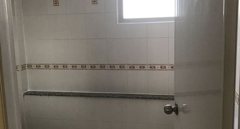 For sale 4 bedrooms house in Don Mueang, Bangkok