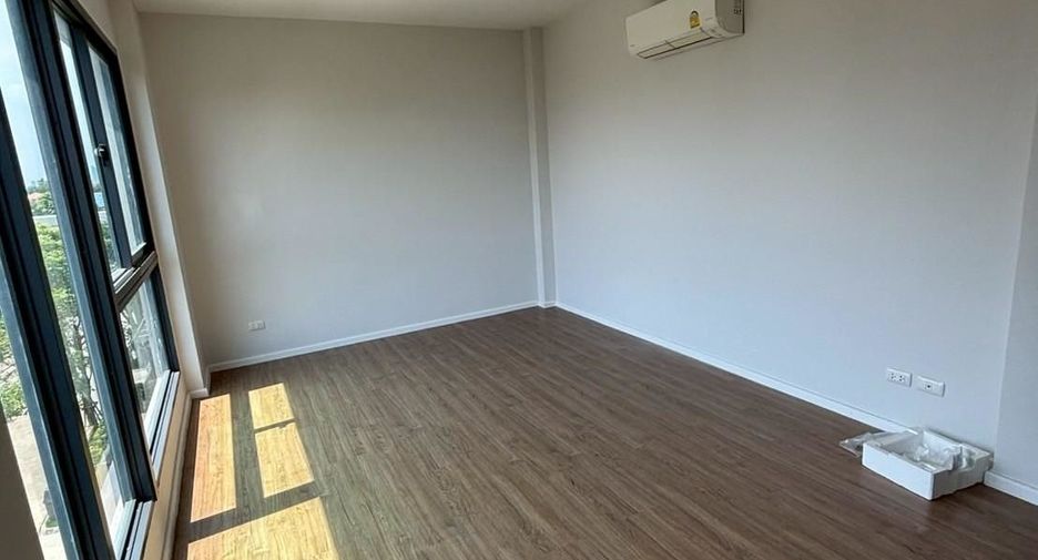 Casa en venta de 4 habitaciones en Thung Khru, Bangkok