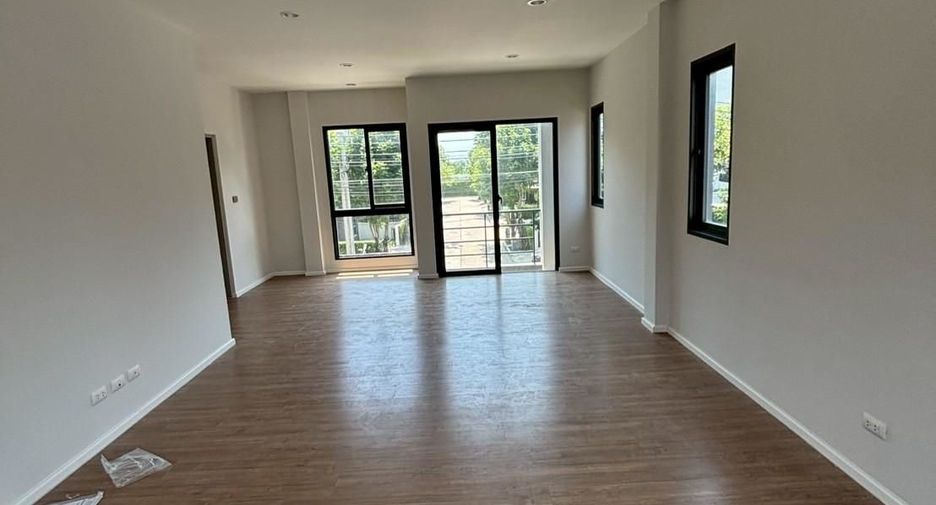 Casa en venta de 4 habitaciones en Thung Khru, Bangkok