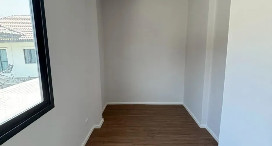 For sale 4 bedrooms house in Thung Khru, Bangkok