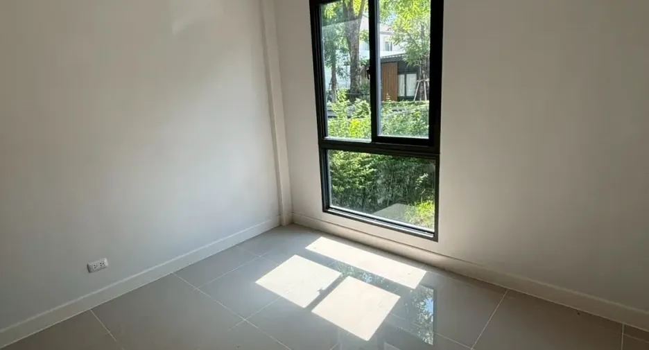 For sale 4 bedrooms house in Thung Khru, Bangkok