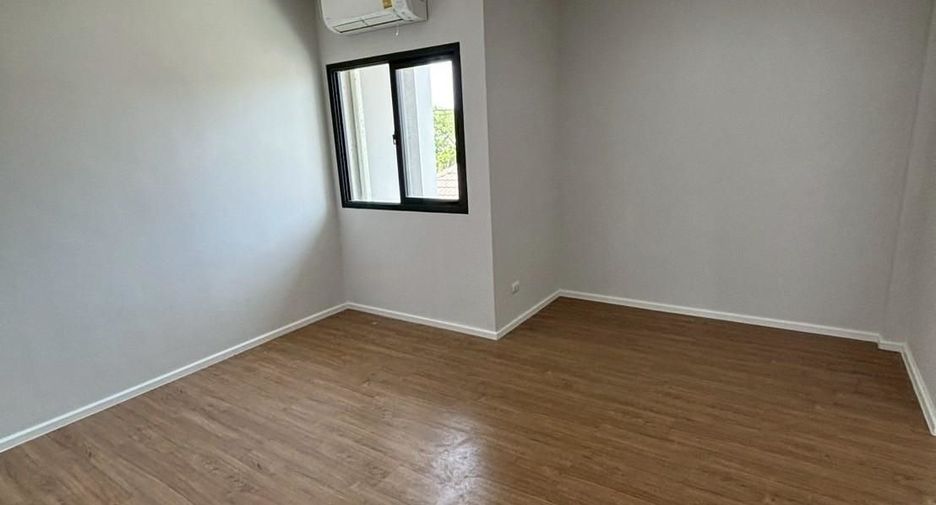 For sale 4 bedrooms house in Thung Khru, Bangkok