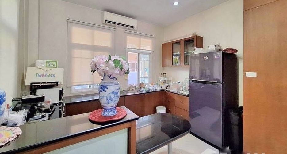 For sale 5 bedrooms house in Mueang Chiang Mai, Chiang Mai