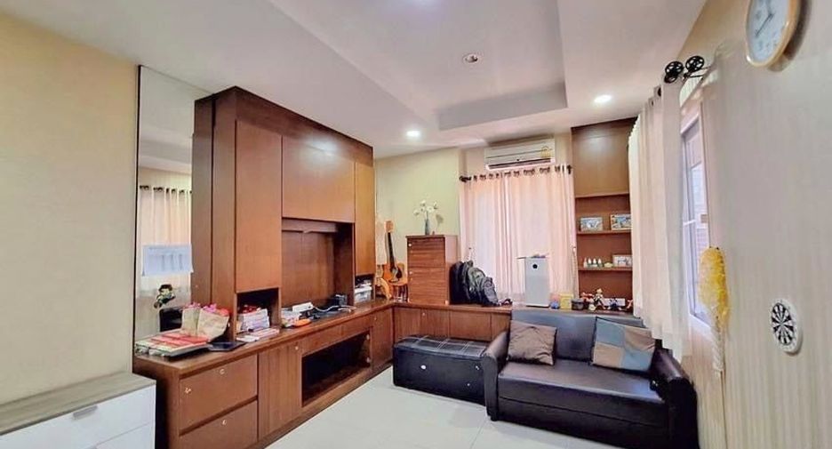 For sale 5 bedrooms house in Mueang Chiang Mai, Chiang Mai