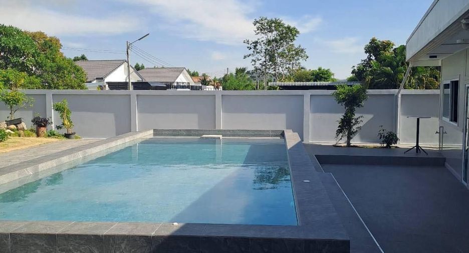 For sale and for rent 4 bedrooms villa in Bang Lamung, Chonburi